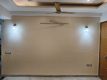 Room in 3 BHK Builder Floor at Sector 11a – for Sale
