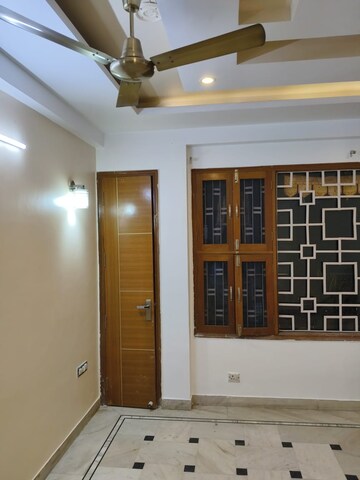 Room in 3 BHK Builder Floor at Sector 11a – for Sale