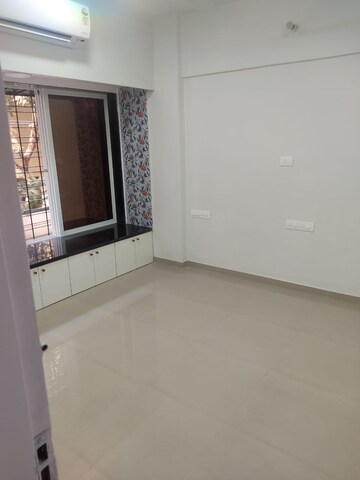 Room in 2 BHK Apartment at Olympic Towers, Andheri West – for Rent