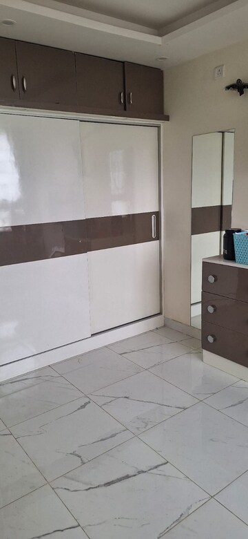 Room in 3 BHK Apartment at Mantri Manyata Lithos, Thanisandra – for Rent