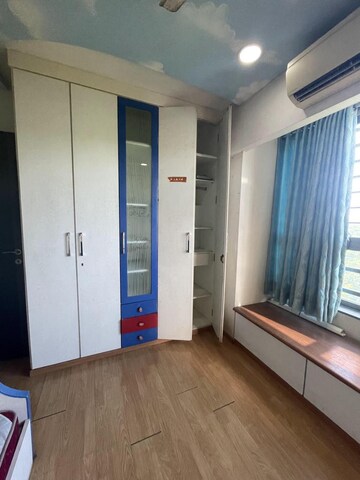 2.5 BHK Apartment For Rent in Oberoi Realty Splendor, Jogeshwari East