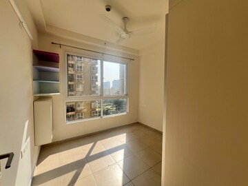 Room in 2.5 BHK Apartment at Bhartiya Nikoo Homes, Thanisandra Main Road – for Rent
