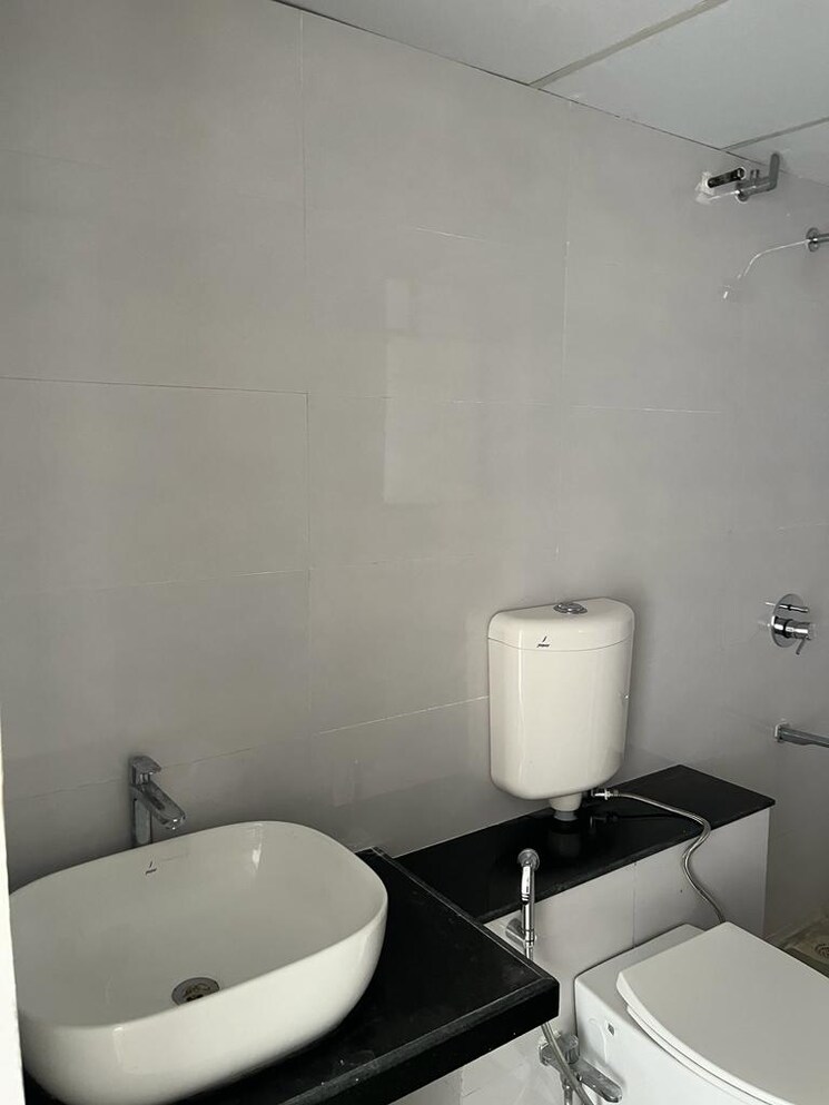 Bathroom, jagatpur 3 Bedroom 1960 Sq.Ft. Apartment In Jagatpur Ahmedabad 8016679