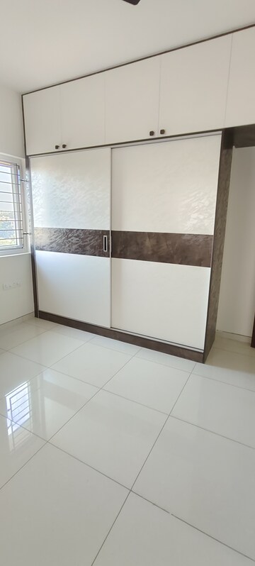 Room in 2 BHK Apartment at Century Breeze, Jakkuru – for Rent