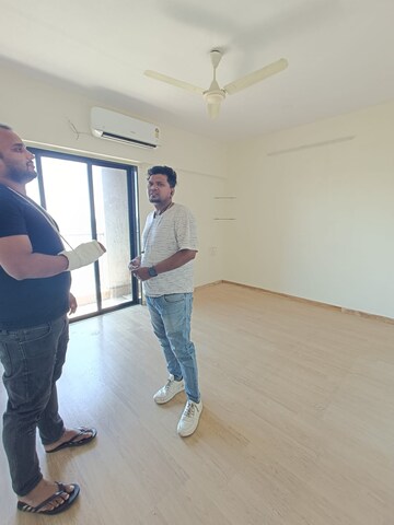 Master Bedroom in 2 BHK Apartment at Hubtown Hillcrest, Andheri East – for Rent