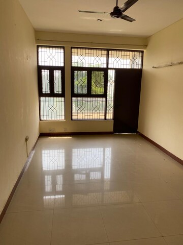 Room in 2.5 BHK Builder Floor at M2K The White House, Sector 57 – for Rent
