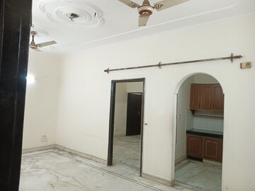 Building Lobby in 2 BHK Builder Floor at Ardee City, Sector 52 – for Rent