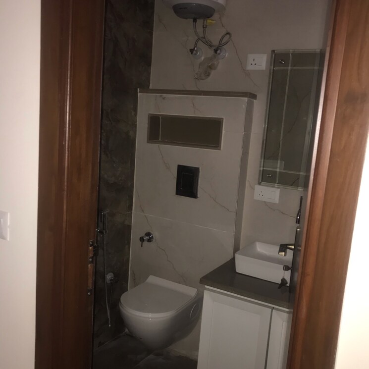 Bathroom, lajpat nagar i 2 Bedroom 900 Sq.Ft. Builder Floor In Lajpat Nagar I Delhi 8016835