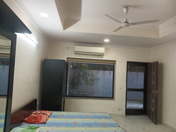 Bedroom in 4 BHK Builder Floor at Ardee City, Sector 52 – for Rent