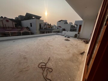 Parking in 1 RK Independent House at Gomti Nagar – for Rent