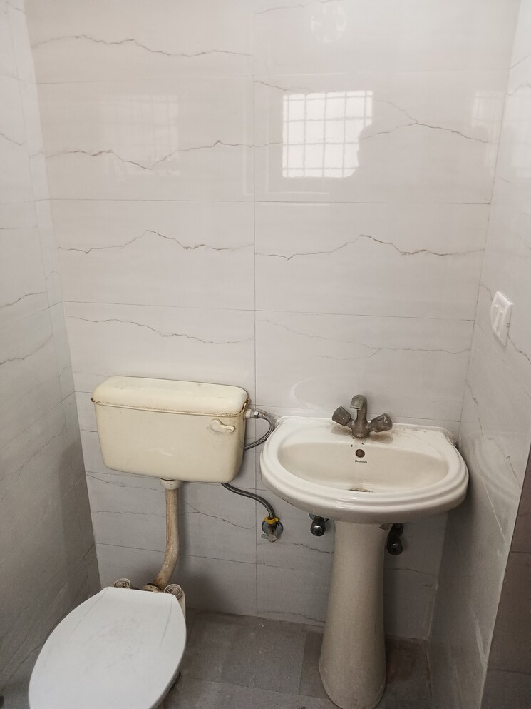 Bathroom, ardee-city 4 Bedroom 300 Sq.Ft. Builder Floor In Sector 52 Gurgaon 8016831