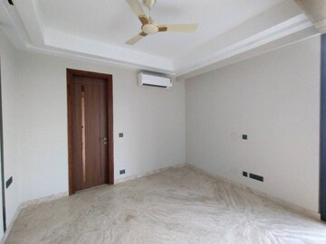 Room in 3.5 BHK Builder Floor at Dlf Phase I – for Sale
