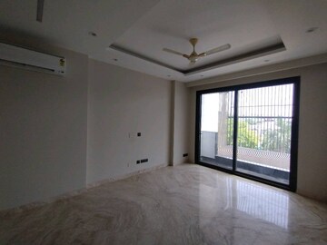 Room in 3.5 BHK Builder Floor at Dlf Phase I – for Sale