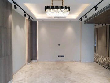 Room in 3.5 BHK Builder Floor at Dlf Phase I – for Sale