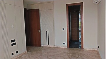 Furnished Amenities in 3.5 BHK Builder Floor at Dlf Phase I – for Sale