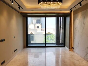 Room in 3.5 BHK Builder Floor at Dlf Phase I – for Sale