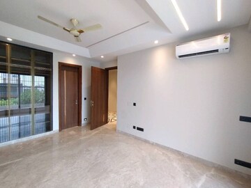 Room in 3.5 BHK Builder Floor at Dlf Phase I – for Sale