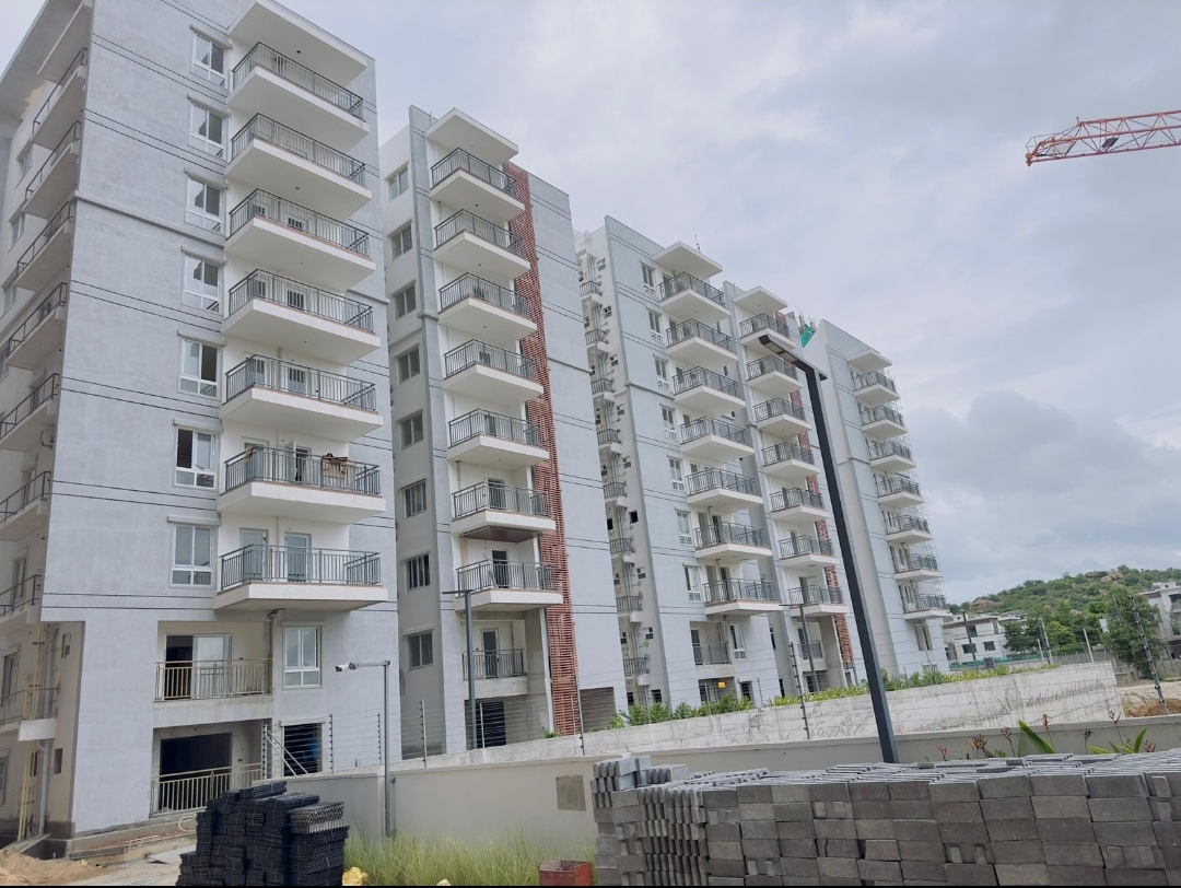 3 BHK + Pooja Room 2228 Sq.Ft. Apartment in Hallmark Sunnyside