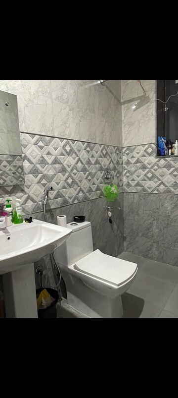 Master Bedroom in 3 BHK Builder Floor at Ardee City, Sector 52 – for Rent