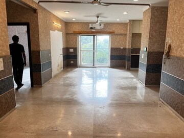 Room in 3 BHK Apartment at Purvanchal Kings Court, Gomti Nagar – for Rent