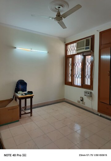 Living Room in 3 BHK Builder Floor at Ardee City, Sector 52 – for Rent