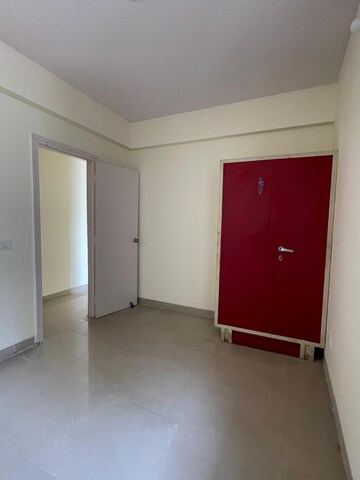 Room in 3 BHK Apartment at Puri Pratham, Sector 84 – for Rent