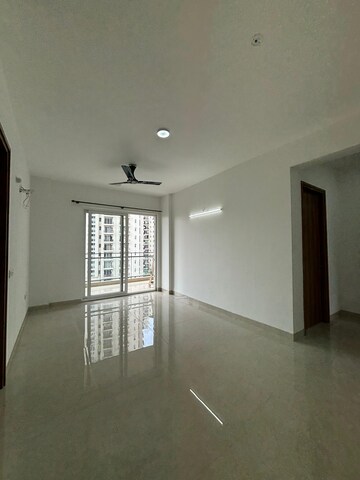 Room in 3 BHK Apartment at Shalimar Belvedere Court, Gomti Nagar – for Rent