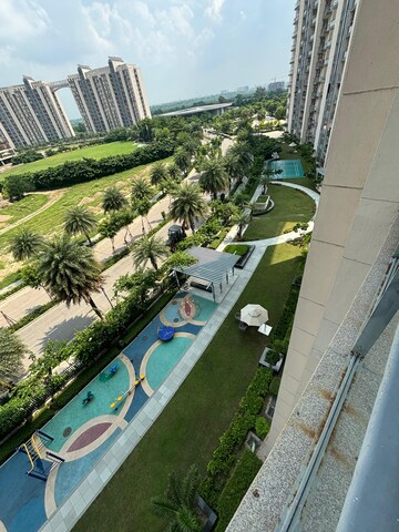 Master Bedroom in 3 BHK Apartment at Shalimar Belvedere Court, Gomti Nagar – for Rent