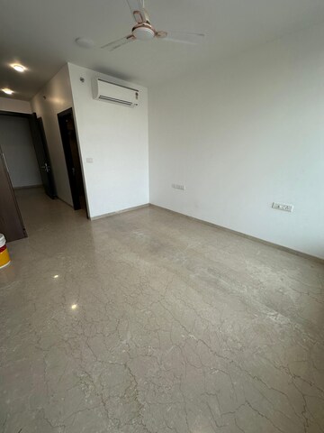 Room in 3 BHK Apartment at Oberoi Sky City, Borivali East – for Rent