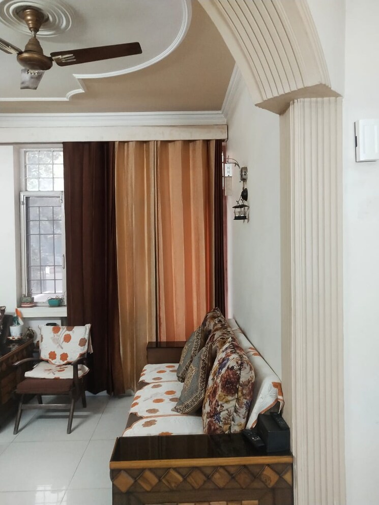 Living Room, sector 40 4 Bedroom 450 Sq.Mt. Independent House In Sector 40 Noida 8017130