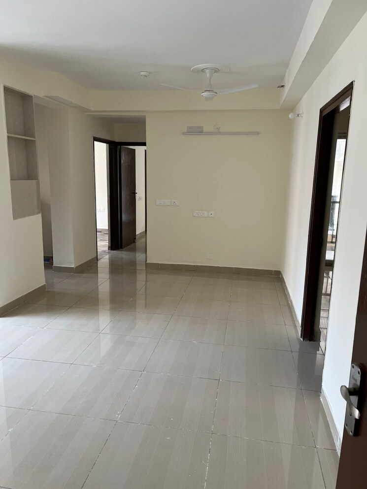 Room, la-residentia 3 Bedroom 818 Sq.Ft. Apartment In Tech Zone 4 Greater Noida Greater Noida 8017118