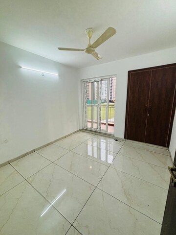 Room in 3 BHK Apartment at Rishita Manhattan, Gomti Nagar – for Rent