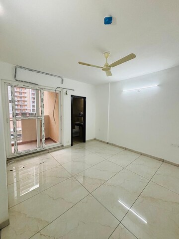 Room in 3 BHK Apartment at Rishita Manhattan, Gomti Nagar – for Rent