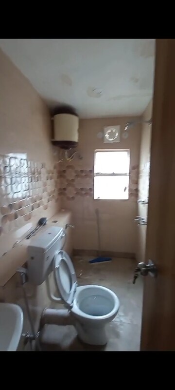 Bathroom in Studio Apartment at Moti Nagar – for Rent