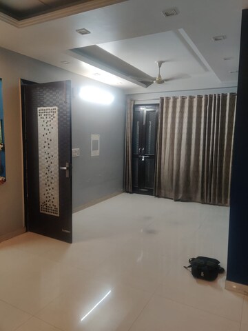 Room in 3 BHK Builder Floor at Ardee City, Sector 52 – for Rent