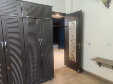 Room in 3 BHK Builder Floor at Ardee City, Sector 52 – for Rent