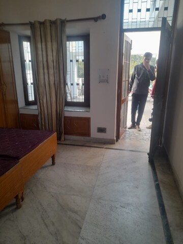 1 RK Independent House For Rent in Sector 27