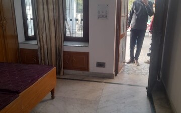 1 RK Independent House For Rent in Sector 27