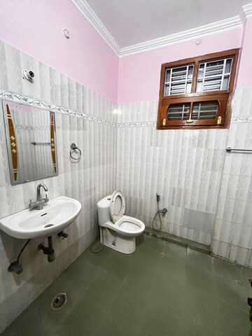 Bathroom in 4 BHK Independent House at Gomti Nagar – for Rent