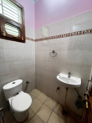 Bathroom in 4 BHK Independent House at Gomti Nagar – for Rent