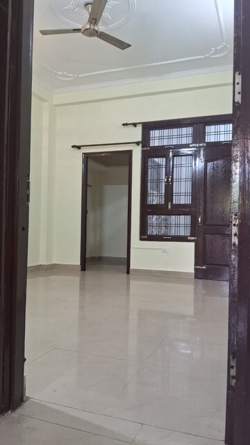 Room in 4 BHK Independent House at Gomti Nagar – for Rent