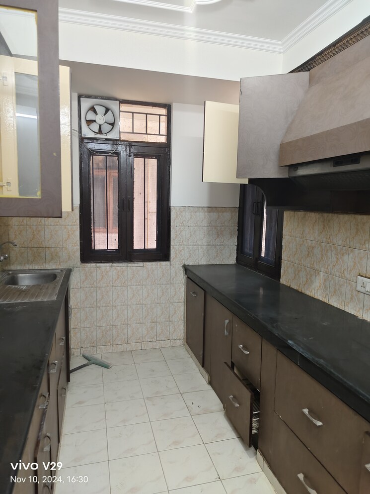 Kitchen, awho-devinder-vihar 4 Bedroom 1950 Sq.Ft. Apartment In Sector 56 Gurgaon 8017210
