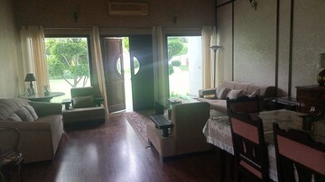 Living Room in 6+ BHK Villa at Palm Residency Chhatarpur, Chattarpur – for Rent