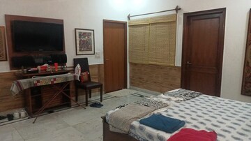 Bedroom in 6+ BHK Villa at Palm Residency Chhatarpur, Chattarpur – for Rent