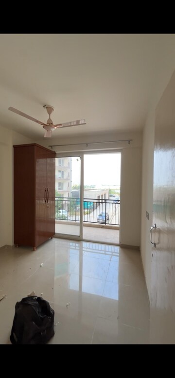 Room in 3 BHK Apartment at ROF Aalayas, Sector 102 – for Rent