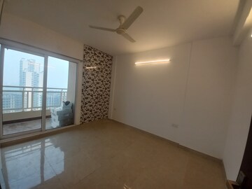 Room in 2 BHK Apartment at Elite Golf Green, Sector 79 – for Rent