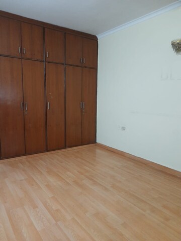 Room in 2.5 BHK Builder Floor at Today Blossoms II, Sector 51 – for Rent
