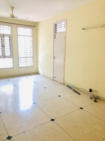 Room in 3 BHK Builder Floor at Unitech South City II, Sector 50 – for Rent