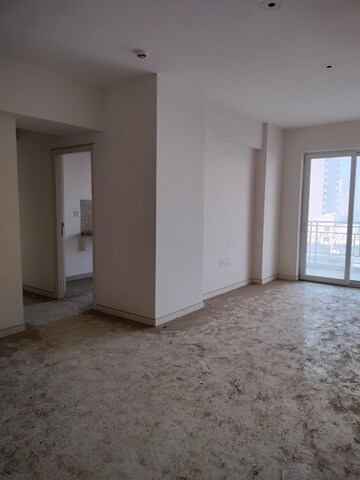 Room in 2 BHK Apartment at Pyramid Elite, Sector 86 – for Rent