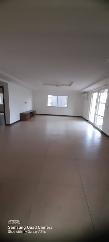Room in 3 BHK Apartment at Banjara Hills – for Rent